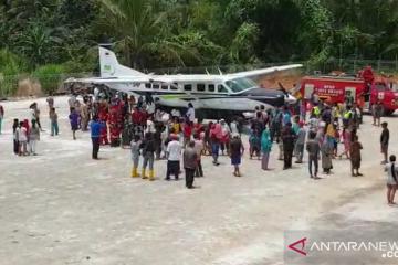 Sebuah pesawat uji coba mendarat perdana di Singkawang