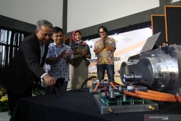 Serah terima prorotipe sistem penggerak tram listrik