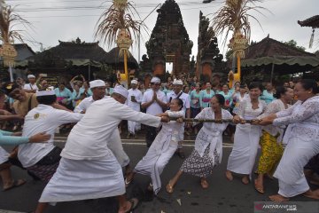 Warga gelar tradisi Mbed-Mbedan usai Hari Raya Nyepi