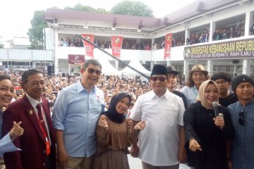 Prabowo Subianto disambut Nisa Sabyan saat di UKRI
