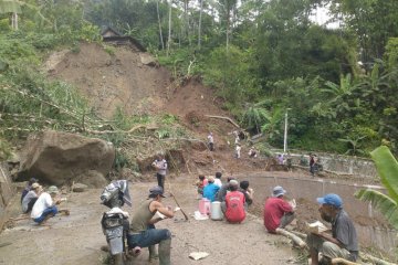 Empat kecamatan di Gunung Kidul diterjang tanah longsor