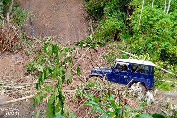 Longsor timbun jalan kawasan wisata Lematang Pagaralam