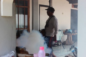 Komunitas Sidoarjo Positif  bantu "fogging" di Tanggulangin