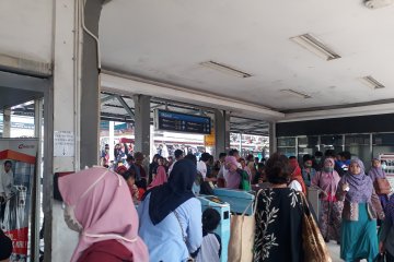 KRL Commuter Line hentikan perjalanan ke Bogor