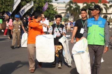 Peringatan hari peduli sampah diwarnai penandatanganan petisi