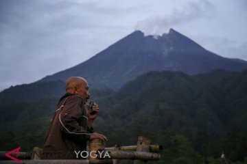 Gunung Merapi alami 10 kali gempa guguran