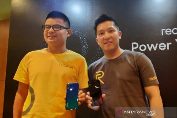 Demi posisi, Realme akan buka toko resmi