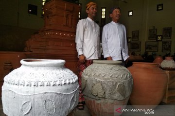 50 sumber mata air dikirab ke Masjid Menara Kudus, Jateng
