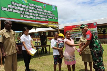 TNI berikan pelayanan kesehatan gratis warga Makmakerbo-Biak, Papua