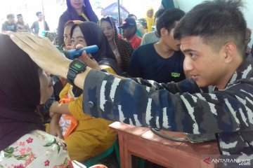 Warga Bajo Pulau Bima manfaatkan layanan kesehatan BI-TNI AL