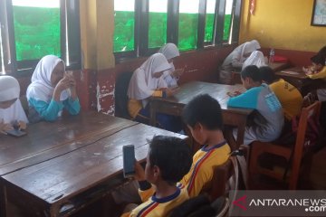 Aplikasi edupres pangkas biaya LKS di sekolah