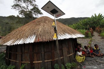 Kementerian ESDM pasang 47 ribu unit lampu tenaga surya di Puncak Jaya dan Paniai