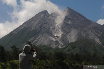 Jumat sore, Gunung Merapi luncurkan awan panas guguran