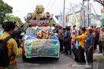 Puluhan mobil hias memeriahkan pawai taaruf MTQ ke-51