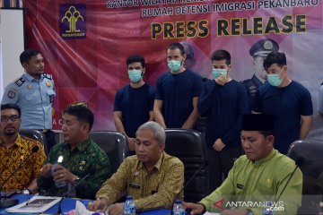 Tiga Pengungsi Afghanistan di Pekanbaru Ditangkap karena Berzina