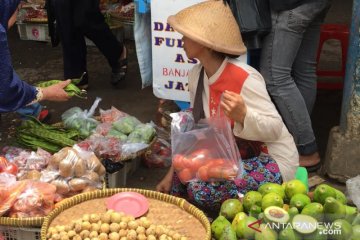 Pedagang sebut sosialisasi pelarangan kantong plastik belum maksimal