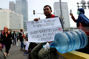 Pecinta alam ajak warga kurangi sampah plastik di "Car Free Day"