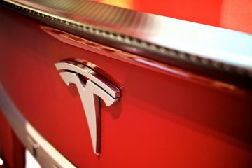 Tesla bermitra dengan unit pembuatan baterai BYD