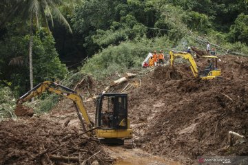 Pencarian korban tanah longsor di Imogiri