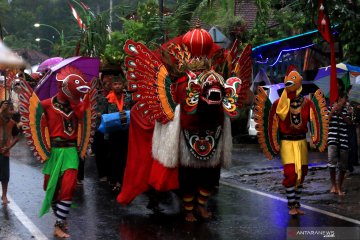 Arak-arakan pengantin Suku Osing