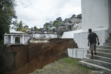 Longsor di kompleks makam Raja Mataram, Imogiri