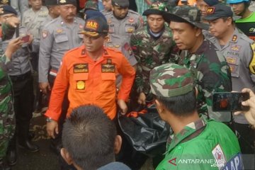 Danrem 162/WB bantu evakuasi korban longsor Tiu Kelep