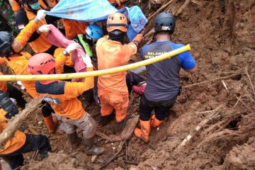 Dua korban tertimbun tanah longsor di Bantul ditemukan