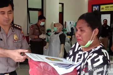 Polda Papua kembali serahkan lima jenazah kepada keluarga korban