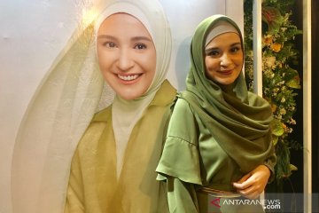 Shireen Sungkar perkenalkan jilbab sejak dini pada buah hati