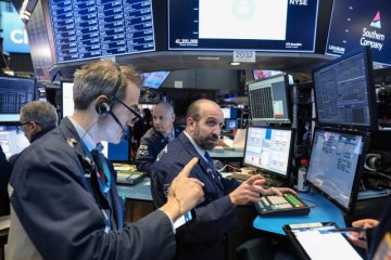 Wall Street berakhir melemah karena imbal hasil obligasi AS turun lagi