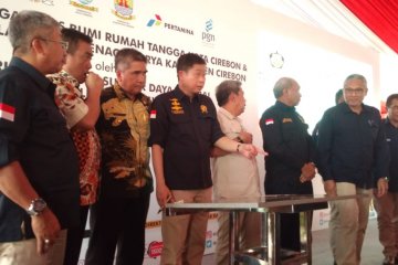 Jonan resmikan pembangunan PJU-TS di Cirebon