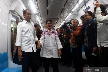 Presiden Jokowi mencoba MRT