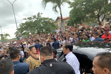 Presiden tiba di Bali langsung diserbu seribuan warga