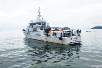 Kapal bantuan Kemenhub untuk korban banjir tiba di Sentani