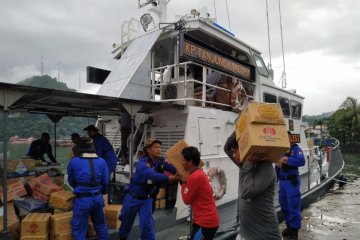 Ditpolair Polda Papua kerahkan kapal patroli angkut bantuan