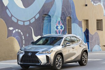 Lexus UX, crossover mewah untuk perempuan