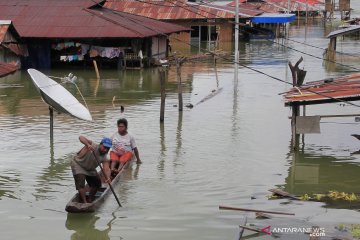 Akibat luapan Danau Sentani