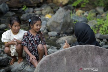 Anak Suku Polahi di pedalaman Gorontalo ingin bisa sekolah
