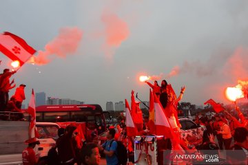 Suporter Vietnam sambut laga kontra Indonesia dengan "flare"