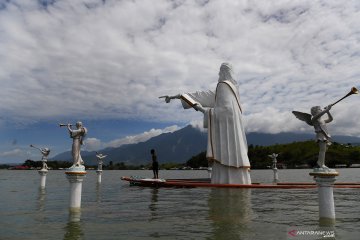 Ibadah Minggu di Danau Sentani