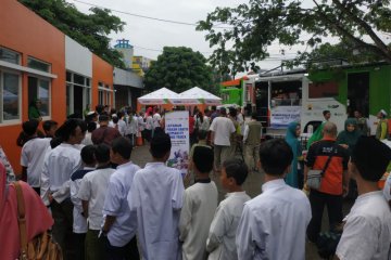 "Humanity Food Truck" bagikan 1.000 paket makanan gratis di Semarang