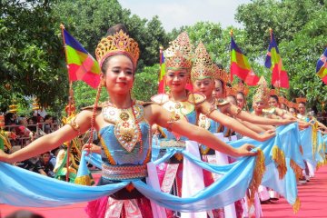 Tari Cerita Panji di Kabupaten Kediri-Jatim dimeriahkan ribuan penari