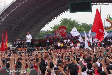 Jokowi ajak warga coblos baju putih, bukan yang mengenakan jas