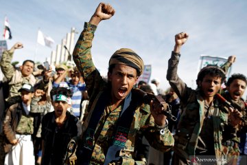 Al-Houthi Yaman gempur bandara Arab Saudi