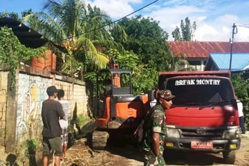 Bersih lingkungan digagas bersama Karang Taruna-warga Abepura, Papua