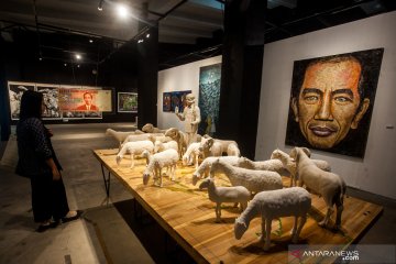 Pameran seni rupa merayakan optimisme