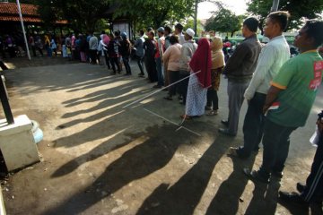 Antre Pembuatan KTP Elektronik