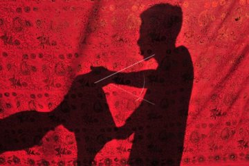 Pemberdayaan masyarakat melalui pelatihan batik cap