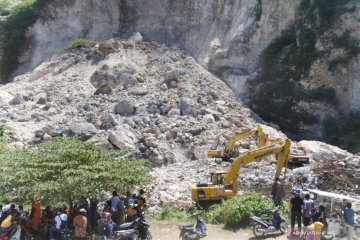 Lanjutan pencarian korban longsor gunung kapur