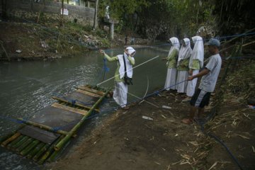 Jembatan Menuju Sekolah Putus Akibat Banjir
